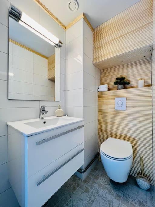 Spacious City Center Apt - Sauna - Self Check In روفانييمي المظهر الخارجي الصورة